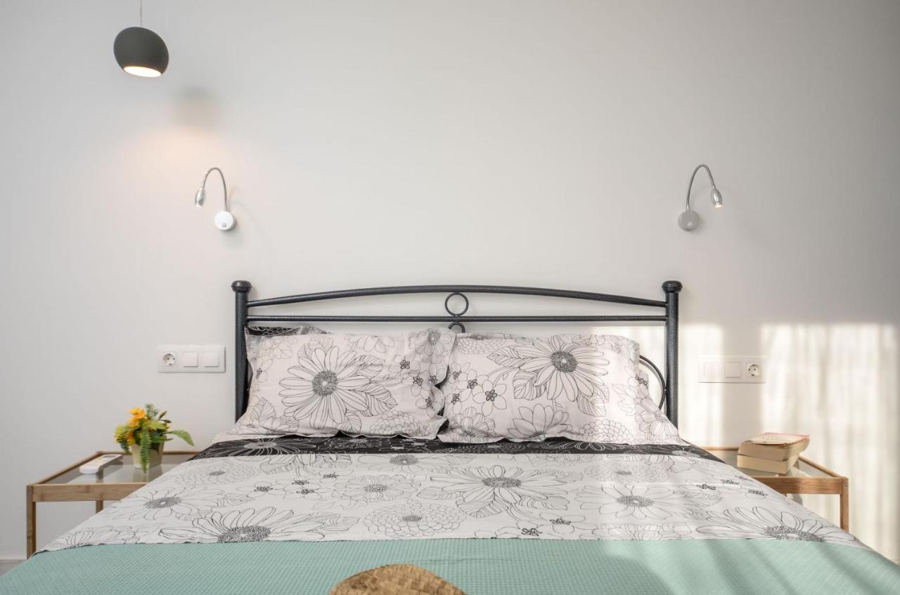 Depis Apartments & Suites Naxos City エクステリア 写真